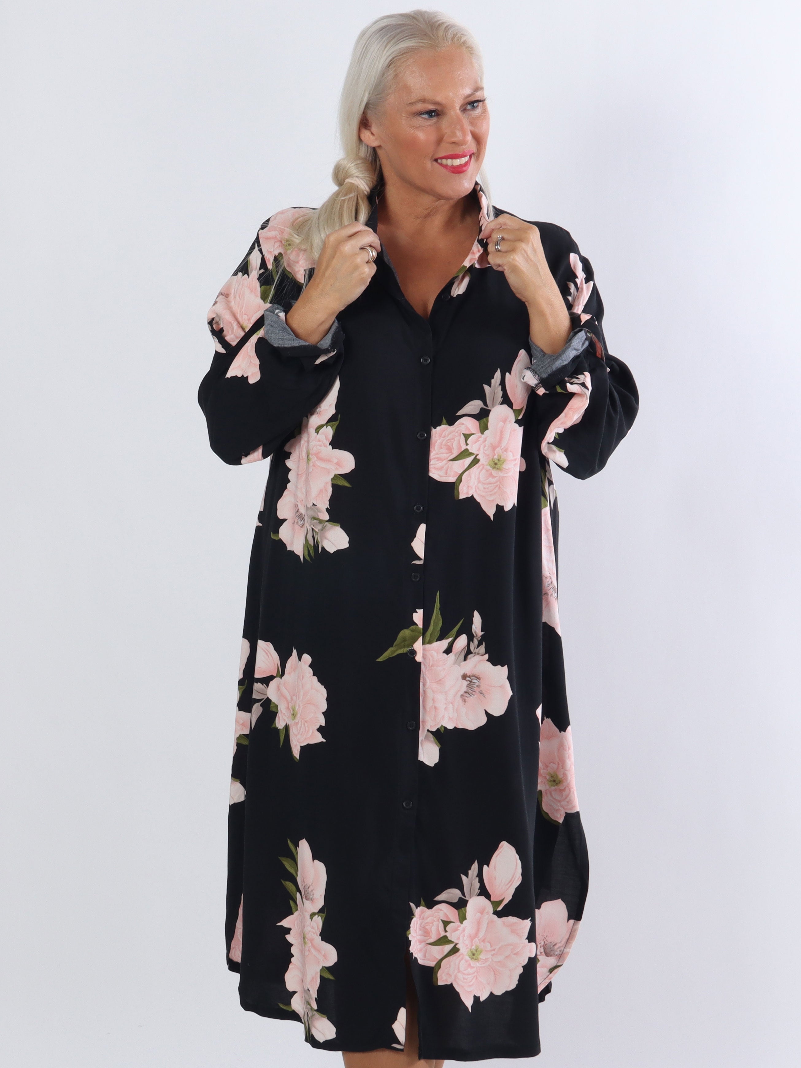 Maida - Svart plus size skjortklänning med blommor - Rose